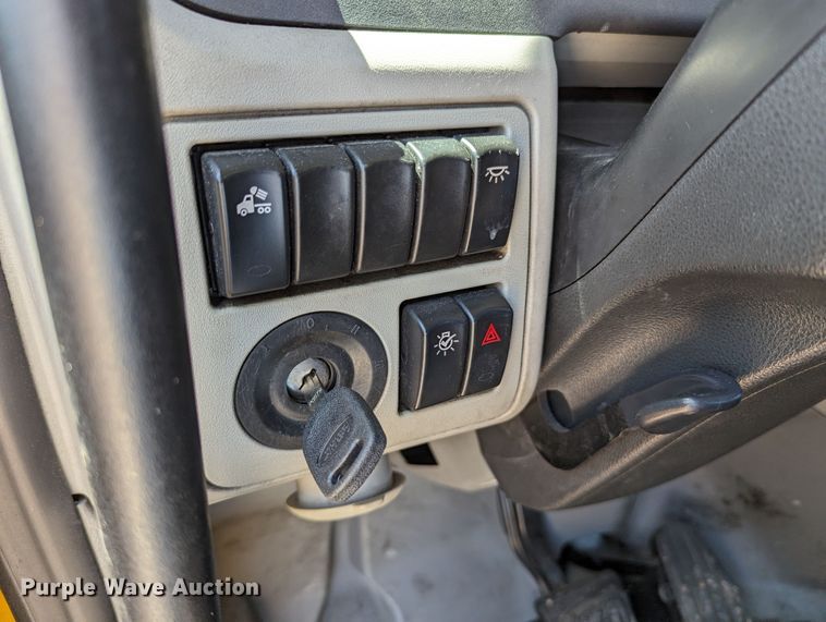 image for item MN9975 2019 Peterbilt 579  semi truck