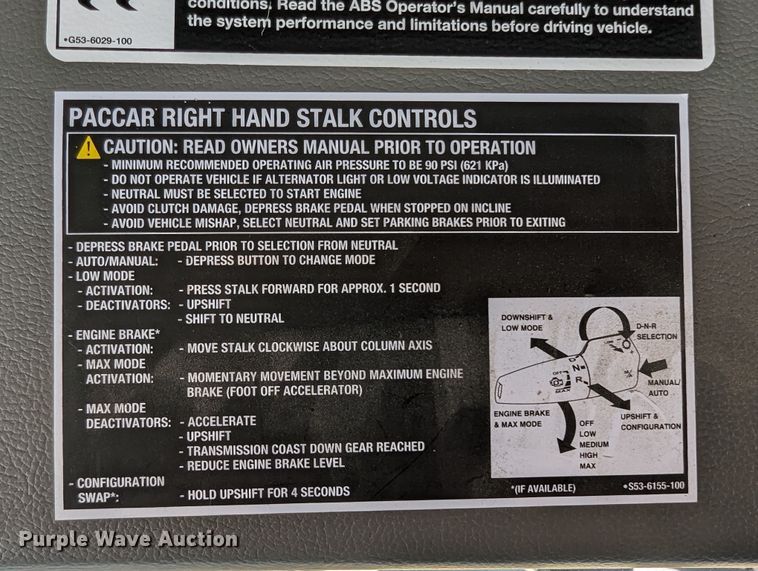 image for item MN9975 2019 Peterbilt 579  semi truck