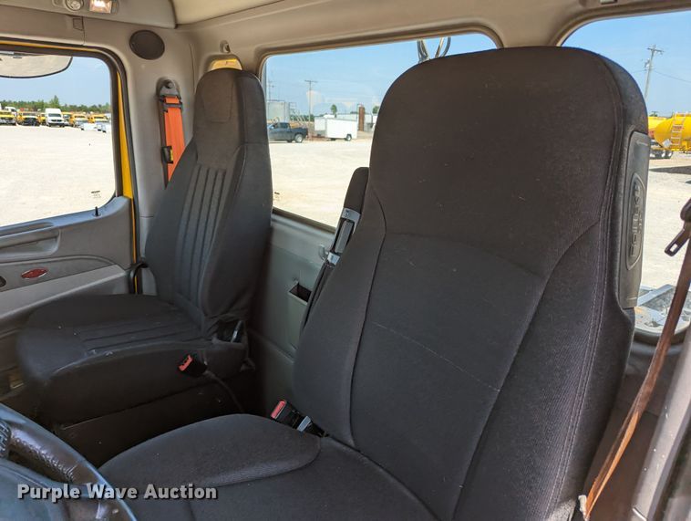 image for item MN9975 2019 Peterbilt 579  semi truck