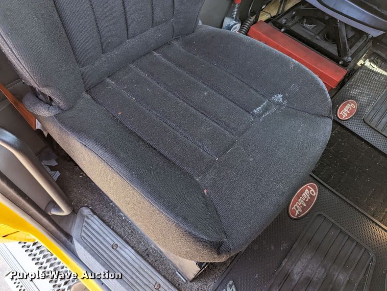 image for item MN9975 2019 Peterbilt 579  semi truck