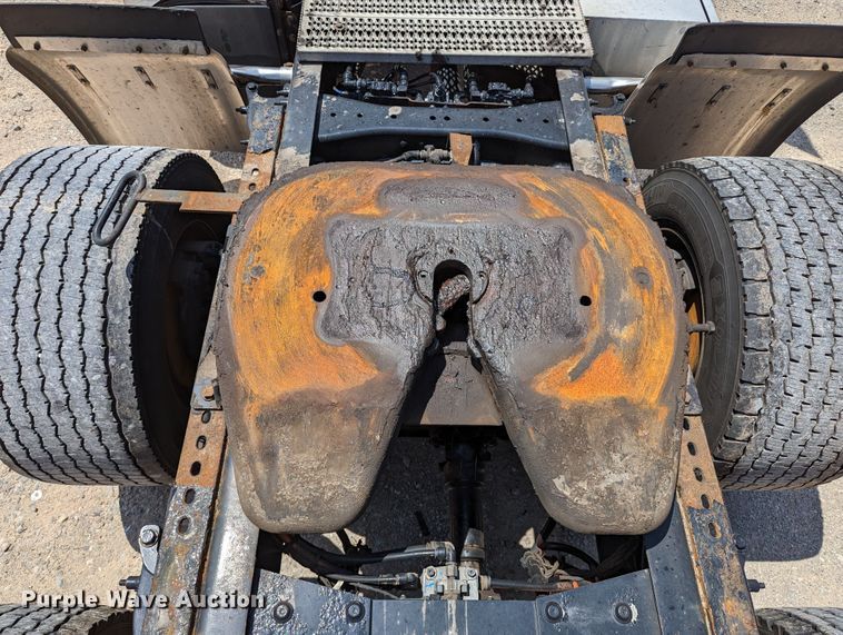 image for item MN9975 2019 Peterbilt 579  semi truck