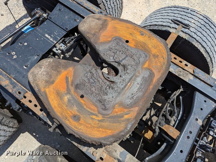 image for item MN9975 2019 Peterbilt 579  semi truck