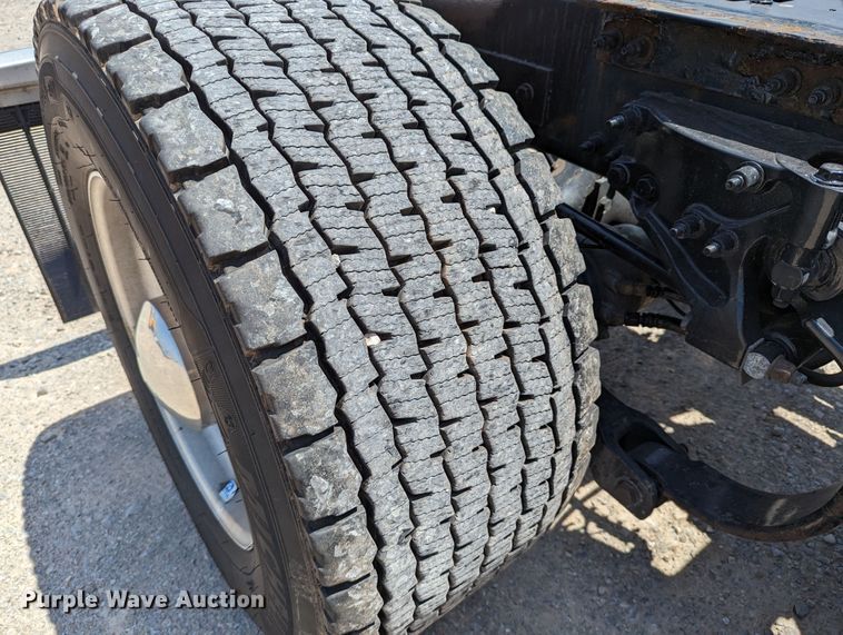 image for item MN9975 2019 Peterbilt 579  semi truck