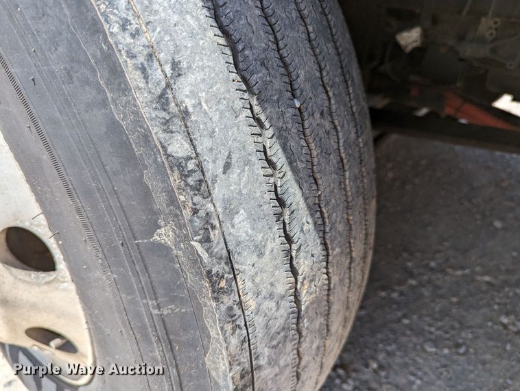 image for item MN9975 2019 Peterbilt 579  semi truck