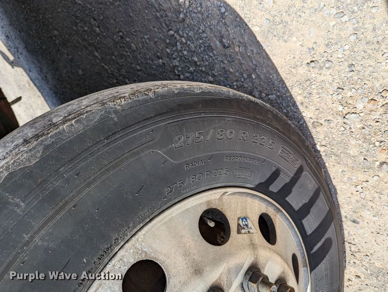 image for item MN9975 2019 Peterbilt 579  semi truck