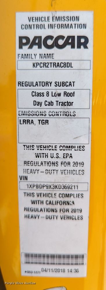 image for item MN9975 2019 Peterbilt 579  semi truck