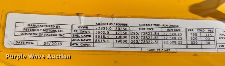 image for item MN9975 2019 Peterbilt 579  semi truck