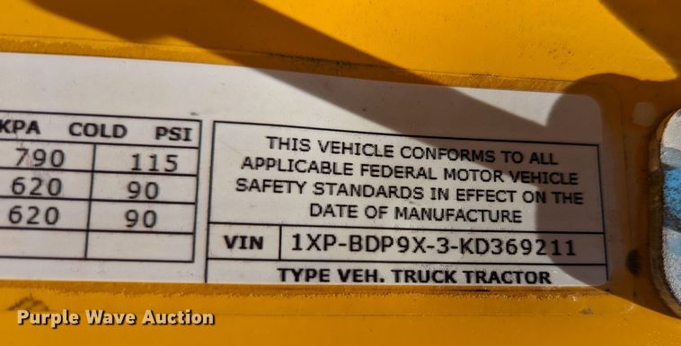 image for item MN9975 2019 Peterbilt 579  semi truck