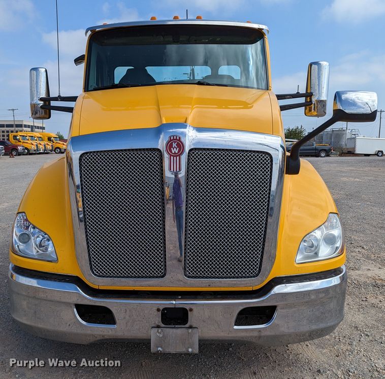 image for item MN9976 2019 Kenworth T680  semi truck