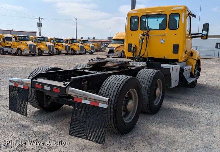 image for item MN9976 2019 Kenworth T680  semi truck