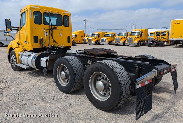 image for item MN9976 2019 Kenworth T680  semi truck