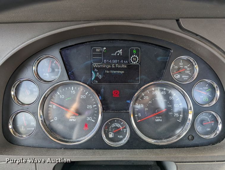 image for item MN9976 2019 Kenworth T680  semi truck