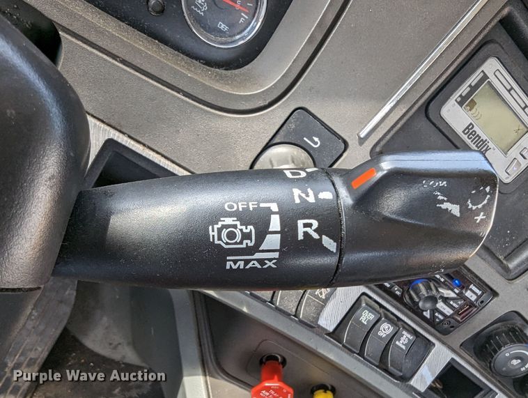 image for item MN9976 2019 Kenworth T680  semi truck