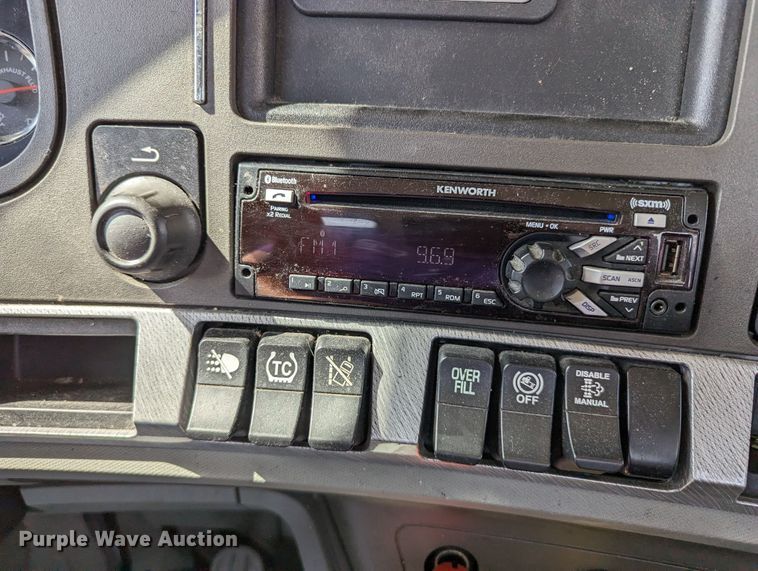 image for item MN9976 2019 Kenworth T680  semi truck