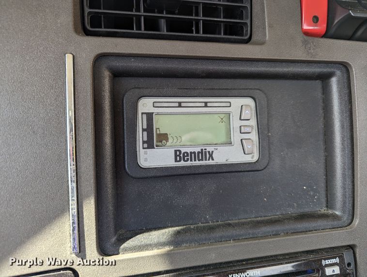 image for item MN9976 2019 Kenworth T680  semi truck