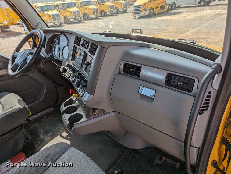 image for item MN9976 2019 Kenworth T680  semi truck