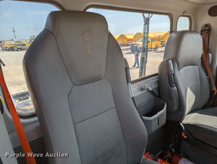 image for item MN9976 2019 Kenworth T680  semi truck