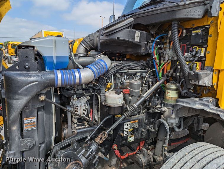 image for item MN9976 2019 Kenworth T680  semi truck