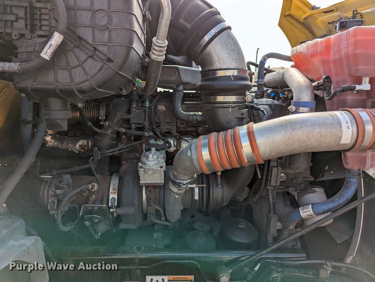 image for item MN9976 2019 Kenworth T680  semi truck