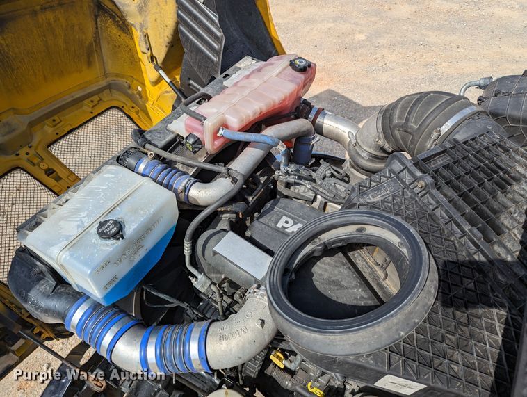 image for item MN9976 2019 Kenworth T680  semi truck