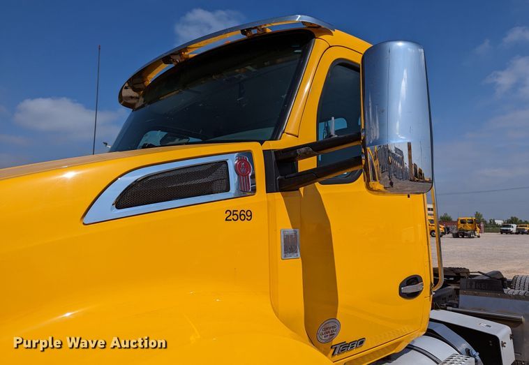 image for item MN9976 2019 Kenworth T680  semi truck