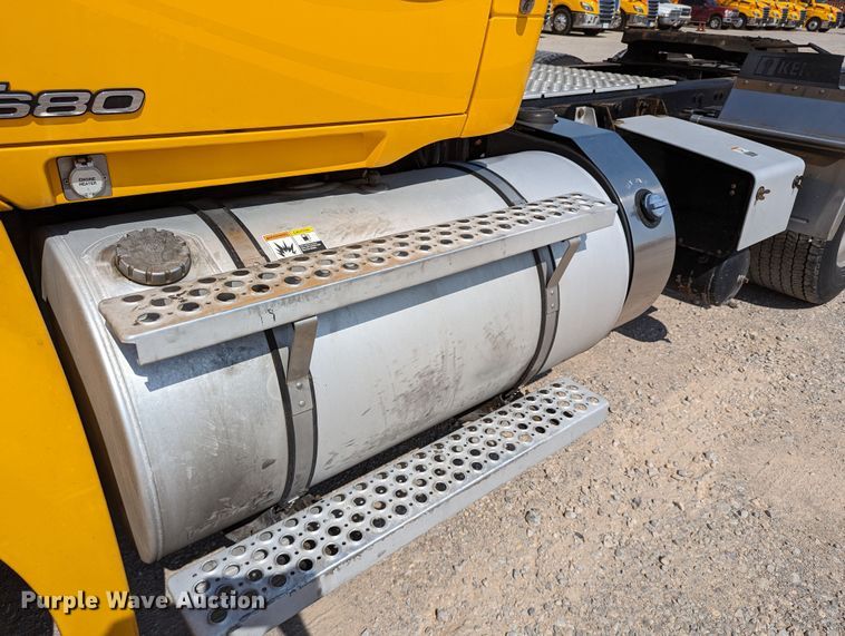 image for item MN9976 2019 Kenworth T680  semi truck