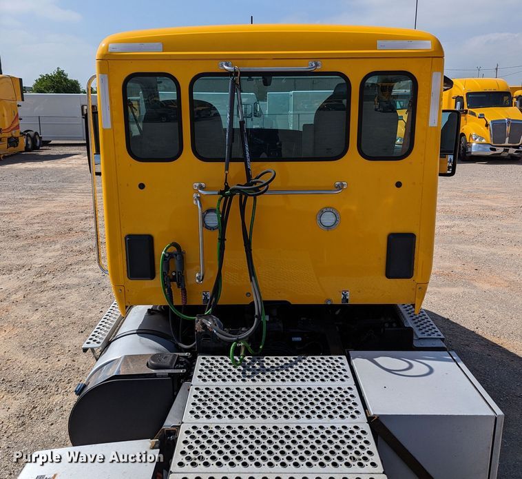 image for item MN9976 2019 Kenworth T680  semi truck