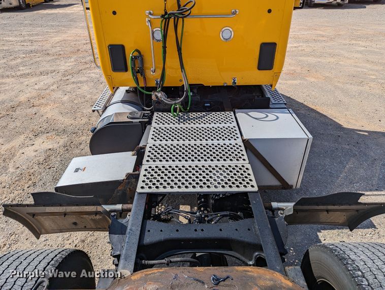 image for item MN9976 2019 Kenworth T680  semi truck