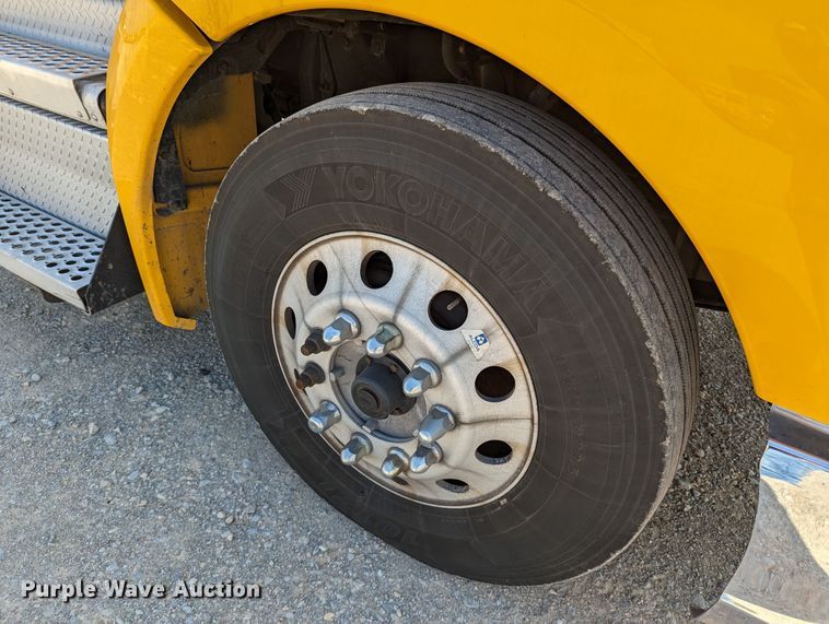 image for item MN9976 2019 Kenworth T680  semi truck