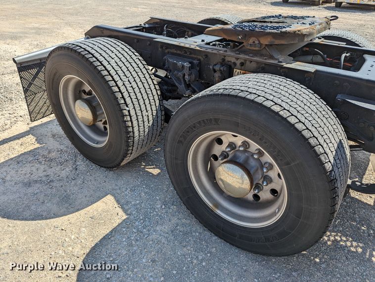 image for item MN9976 2019 Kenworth T680  semi truck