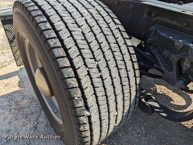 image for item MN9976 2019 Kenworth T680  semi truck