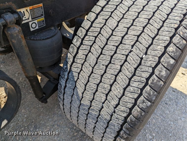 image for item MN9976 2019 Kenworth T680  semi truck