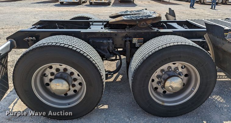 image for item MN9976 2019 Kenworth T680  semi truck