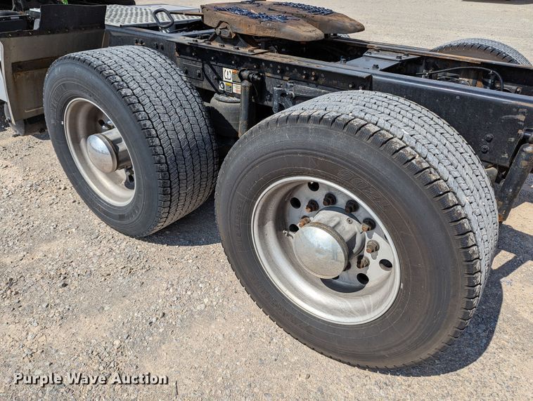 image for item MN9976 2019 Kenworth T680  semi truck