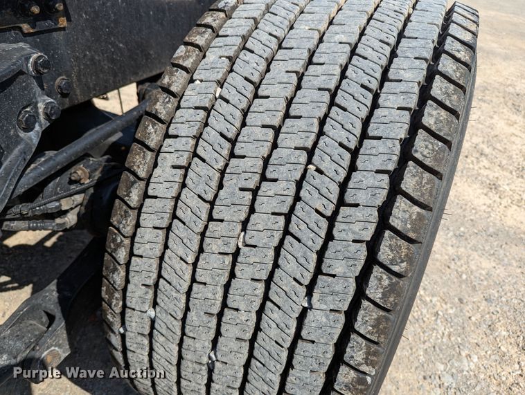 image for item MN9976 2019 Kenworth T680  semi truck