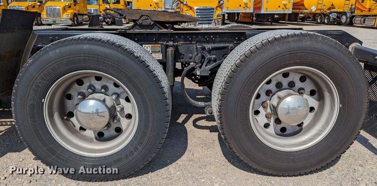 image for item MN9976 2019 Kenworth T680  semi truck