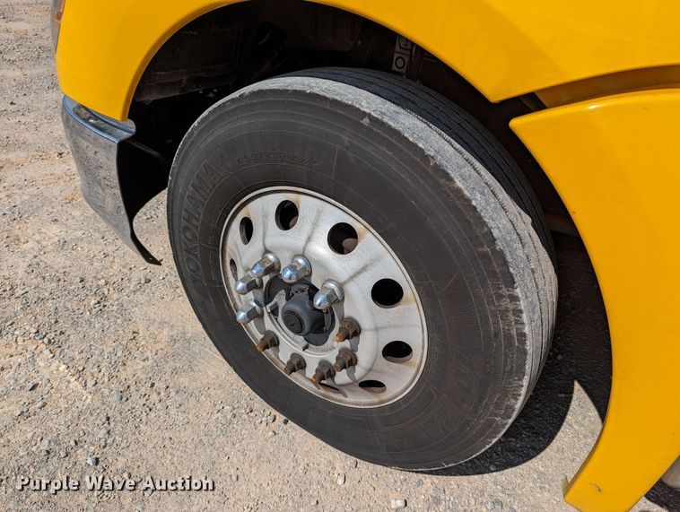 image for item MN9976 2019 Kenworth T680  semi truck