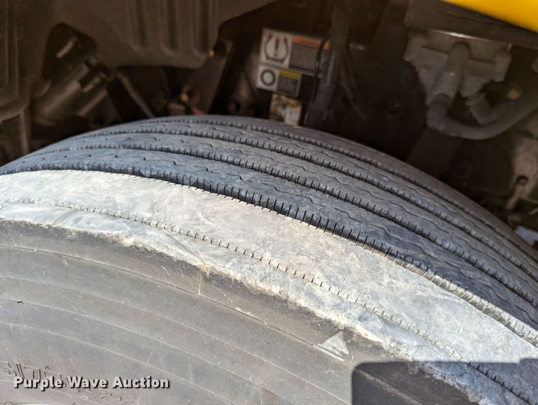 image for item MN9976 2019 Kenworth T680  semi truck