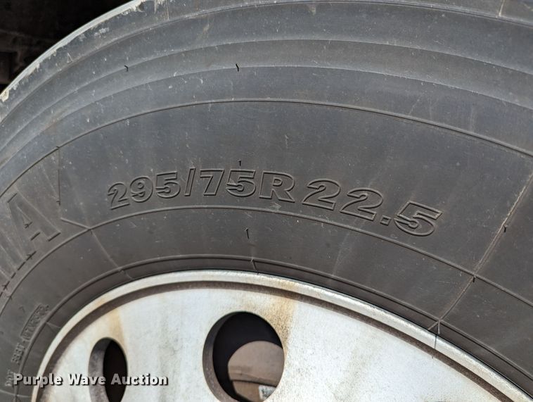 image for item MN9976 2019 Kenworth T680  semi truck