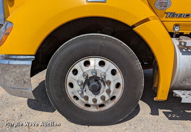 image for item MN9976 2019 Kenworth T680  semi truck