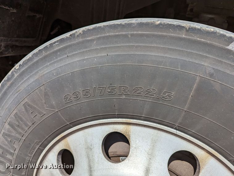 image for item MN9976 2019 Kenworth T680  semi truck