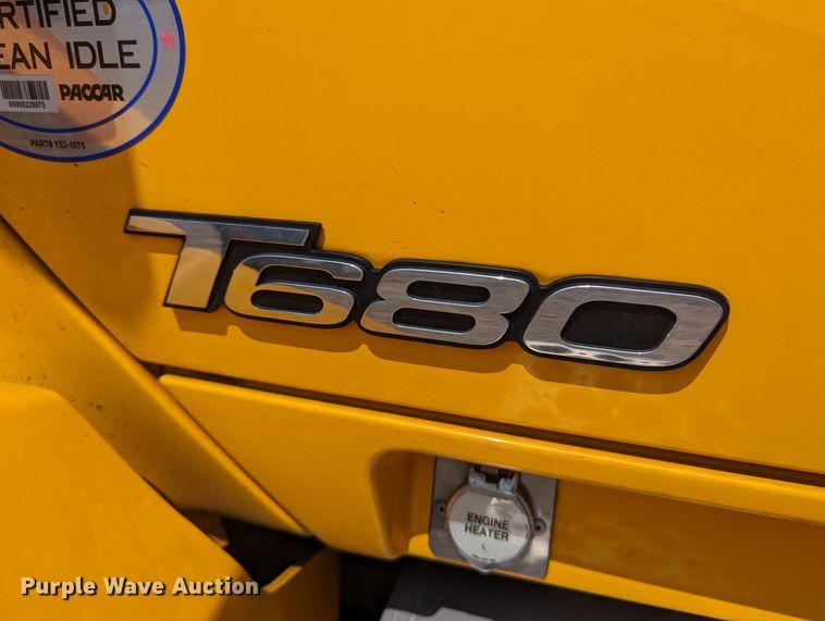 image for item MN9976 2019 Kenworth T680  semi truck