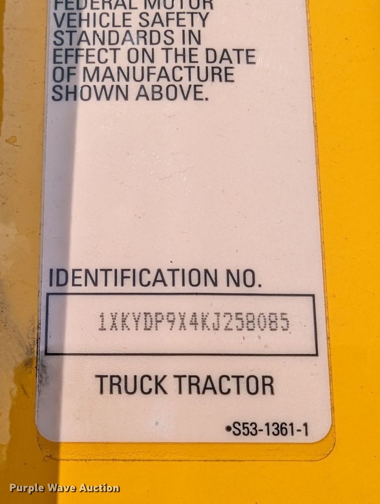 image for item MN9976 2019 Kenworth T680  semi truck