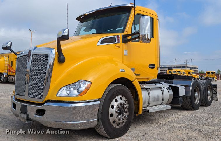 image for item MN9977 2019 Kenworth T680  semi truck