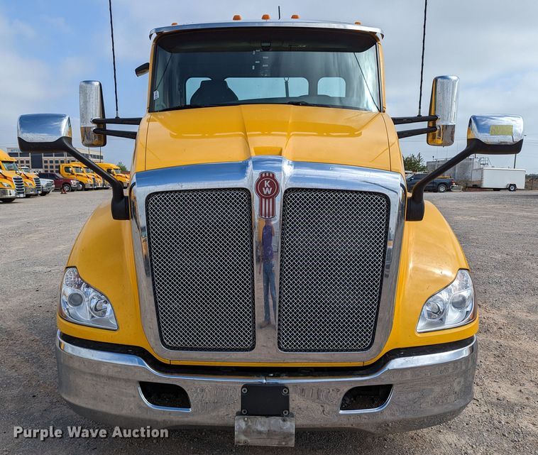 image for item MN9977 2019 Kenworth T680  semi truck
