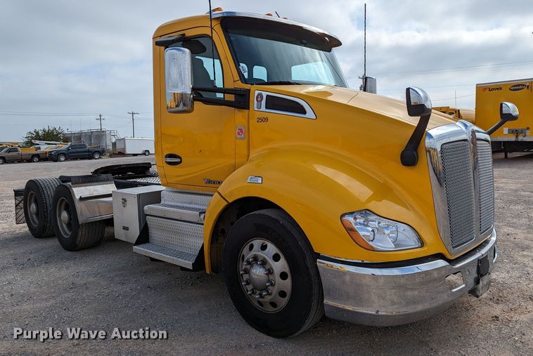 image for item MN9977 2019 Kenworth T680  semi truck