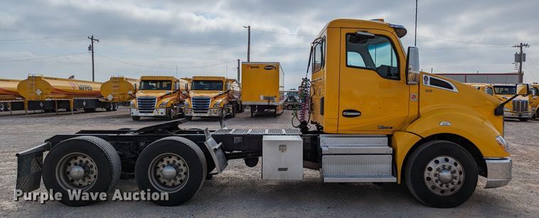 image for item MN9977 2019 Kenworth T680  semi truck