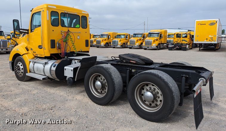 image for item MN9977 2019 Kenworth T680  semi truck