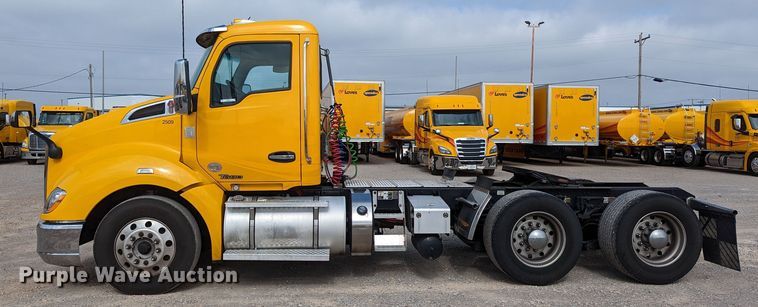 image for item MN9977 2019 Kenworth T680  semi truck