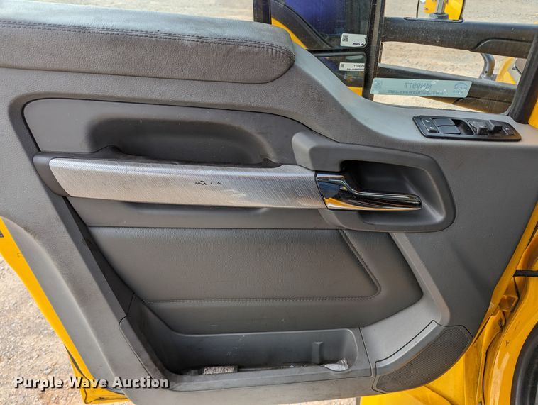 image for item MN9977 2019 Kenworth T680  semi truck